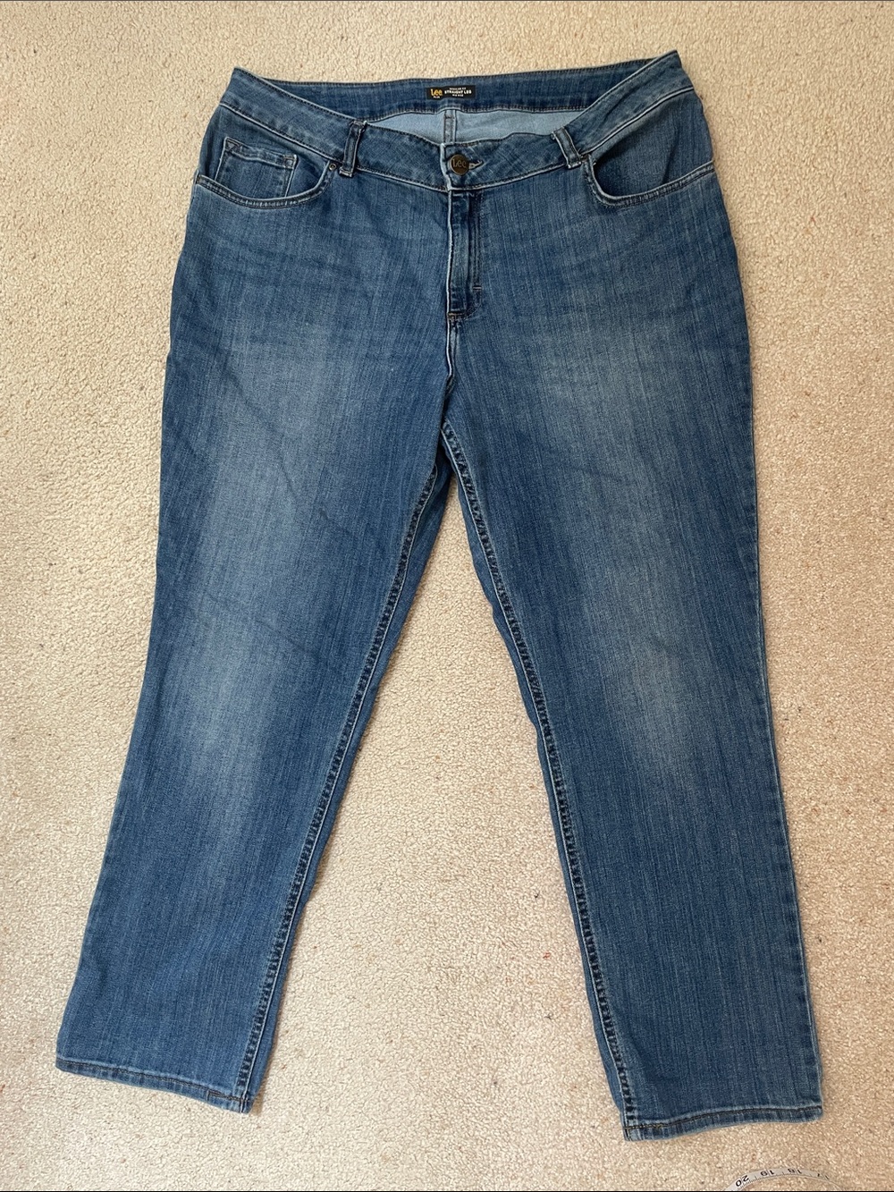 Lee Women’s Straight Leg mid rise regular fit Jeans in Medium Blue Wash
